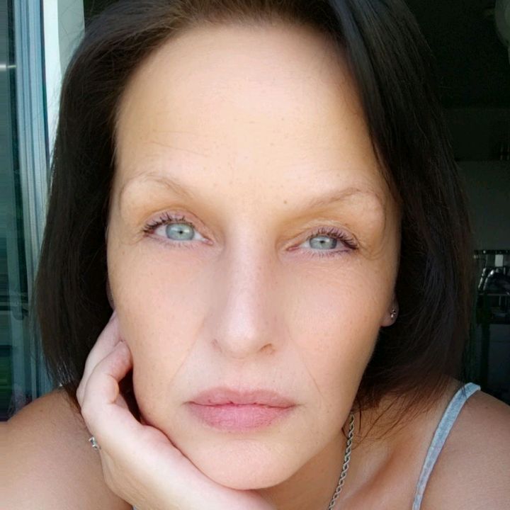 manuelaholl