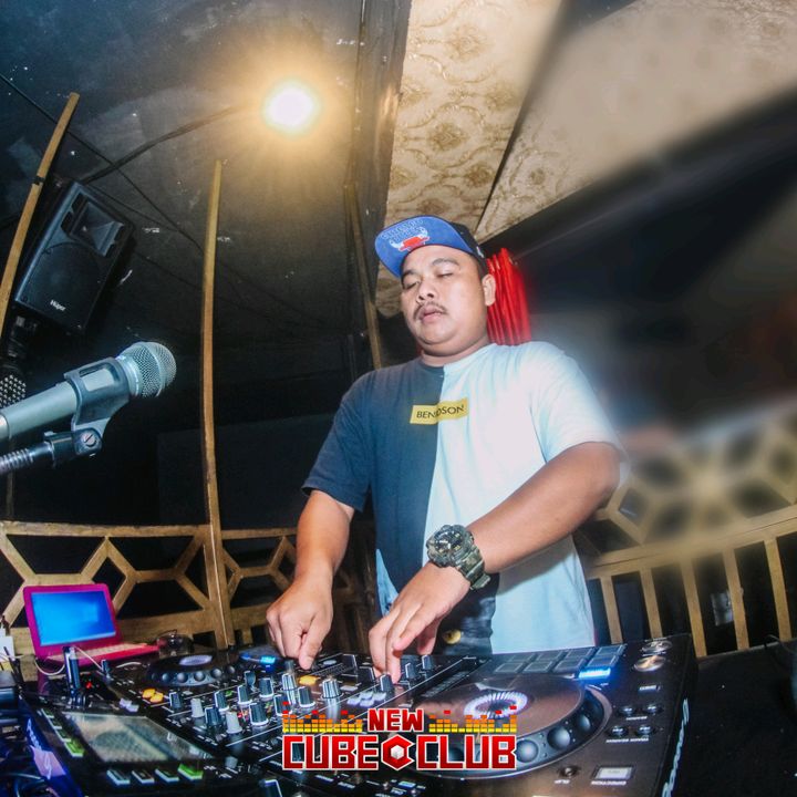 rickytamora_